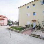 Prodaje se dvosoban apartman u Tivtu