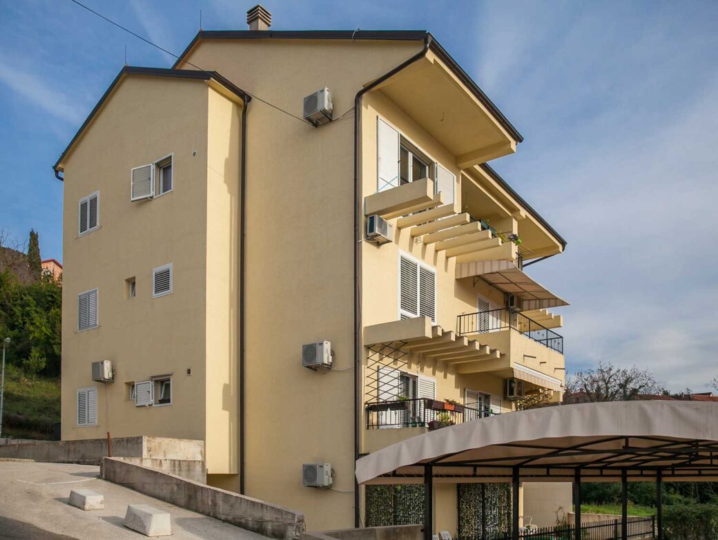 Prodaje se dvosoban apartman u Tivtu