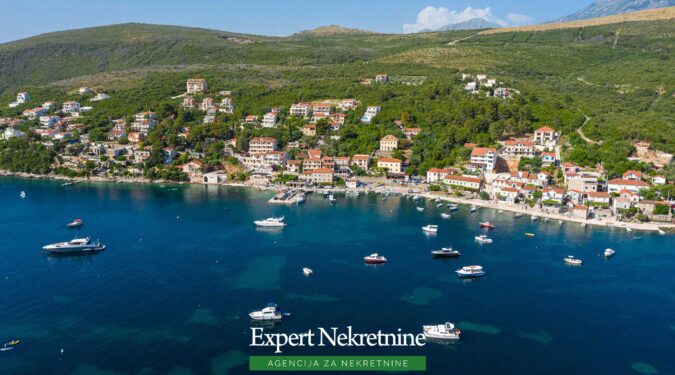 Stone house for sale in Bigovo