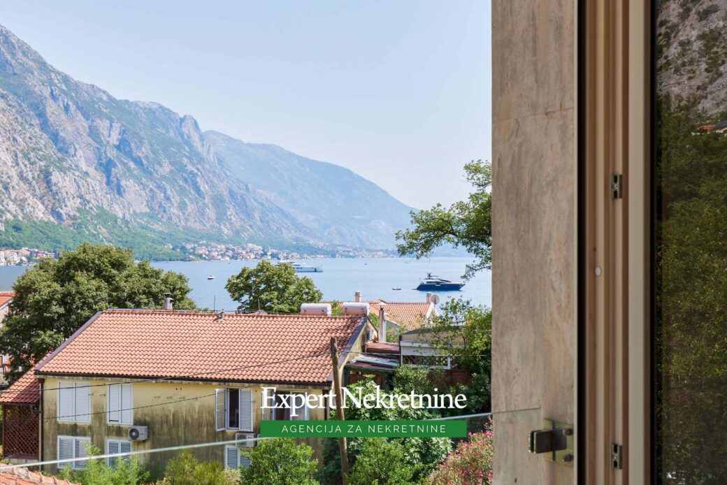 Apartment for sale in Kotor