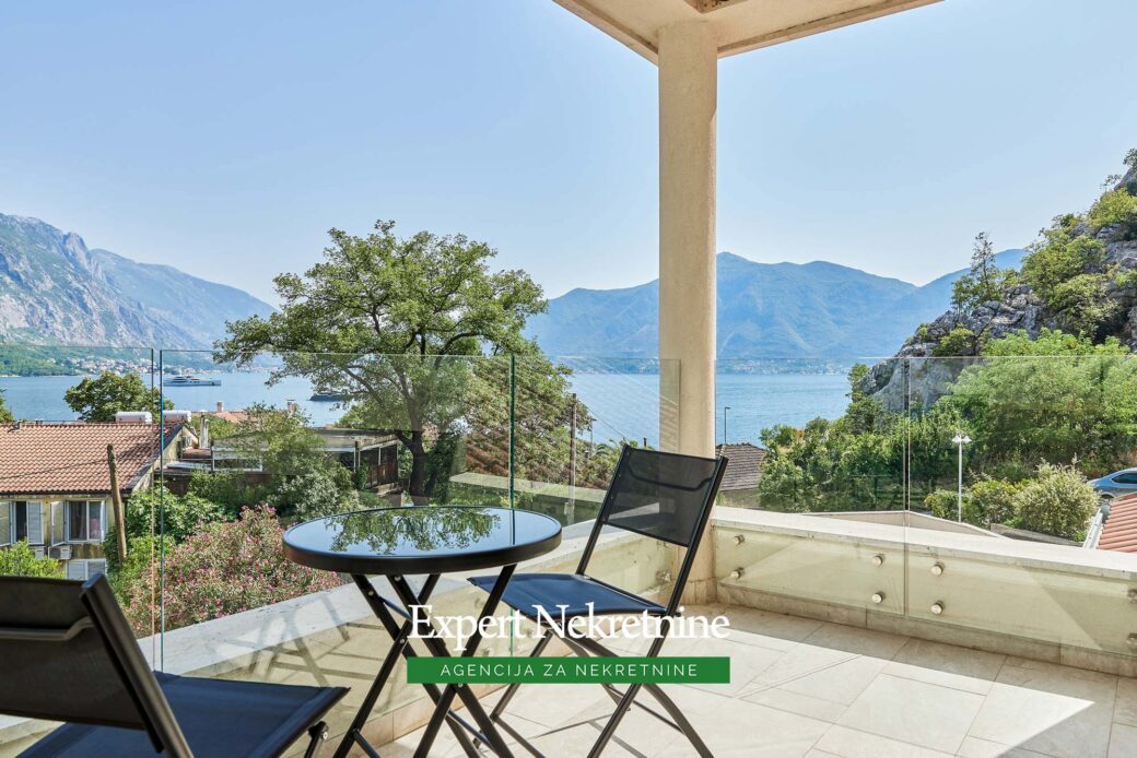 Apartment for sale in Kotor