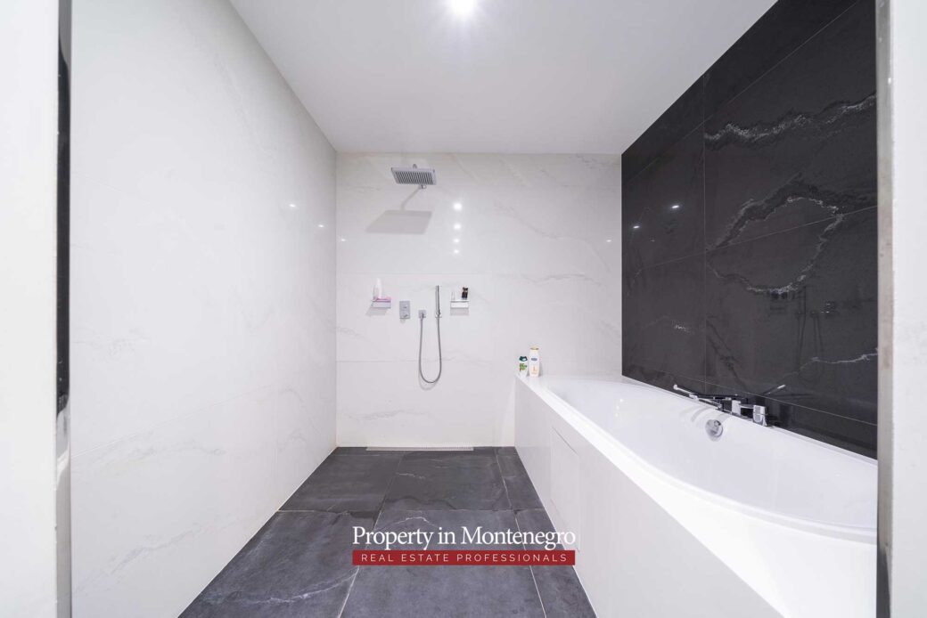 Luxury apartment for sale in Dukley Gardens
