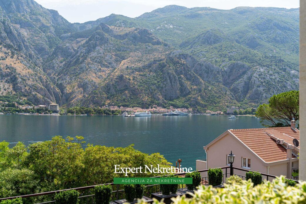 Prodaje se luksuzna vila u Boki Kotorskoj