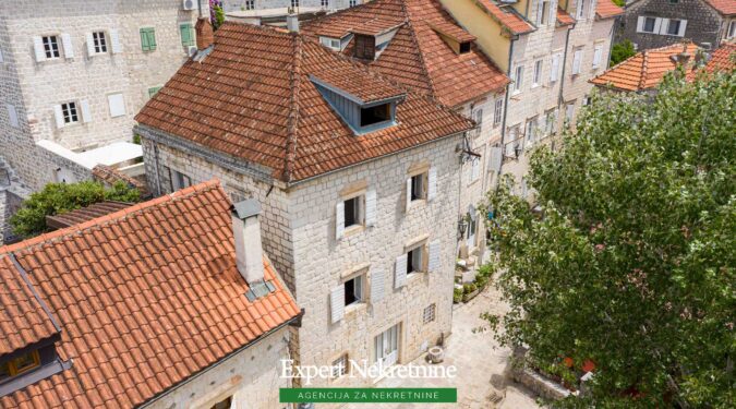 Stone house for sale in Perast