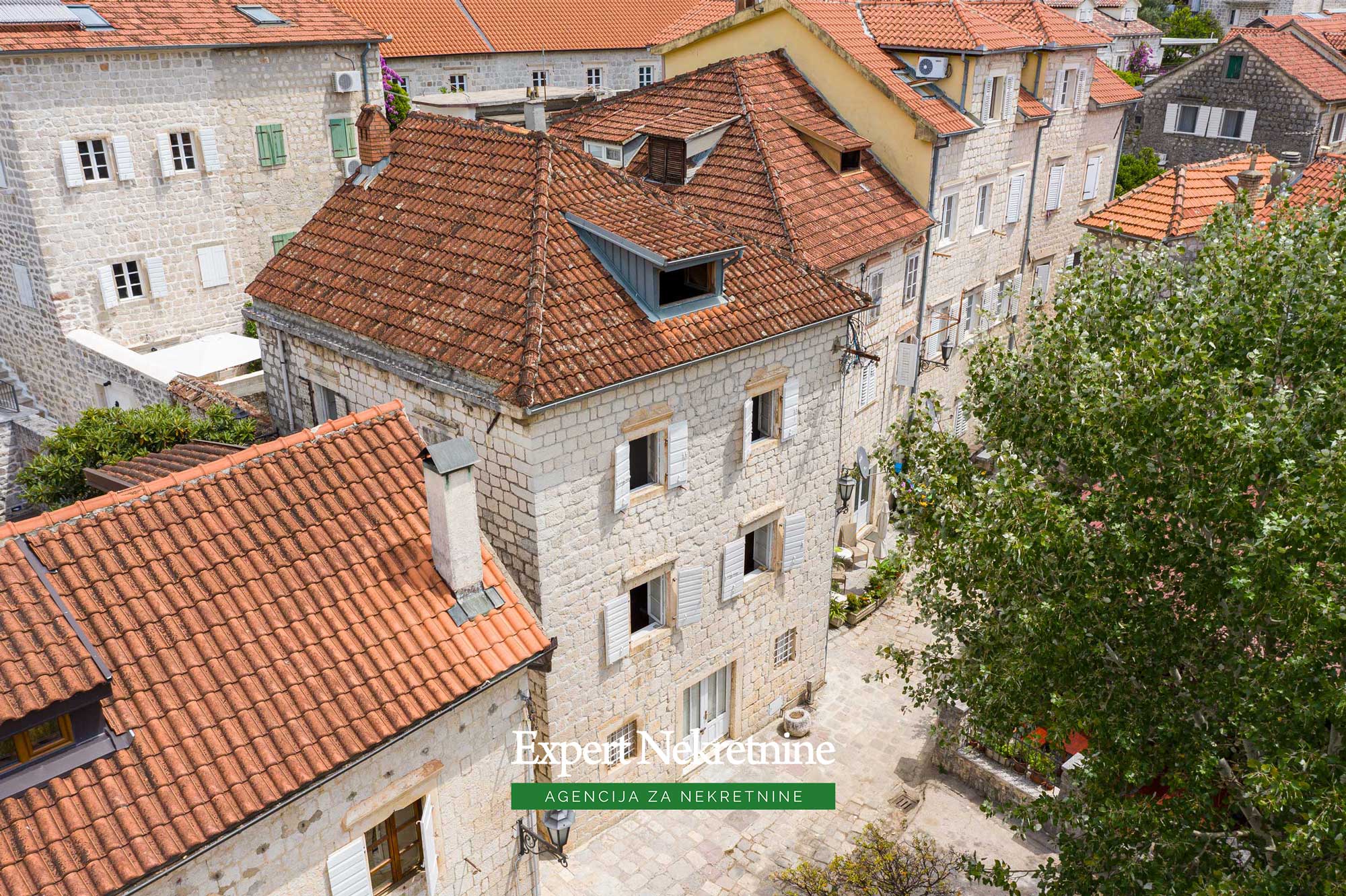 Stone house for sale in Perast