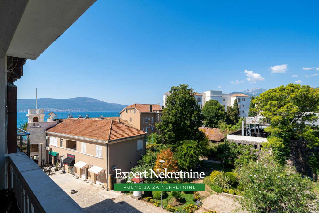 Duplex for sale in center of Tivat