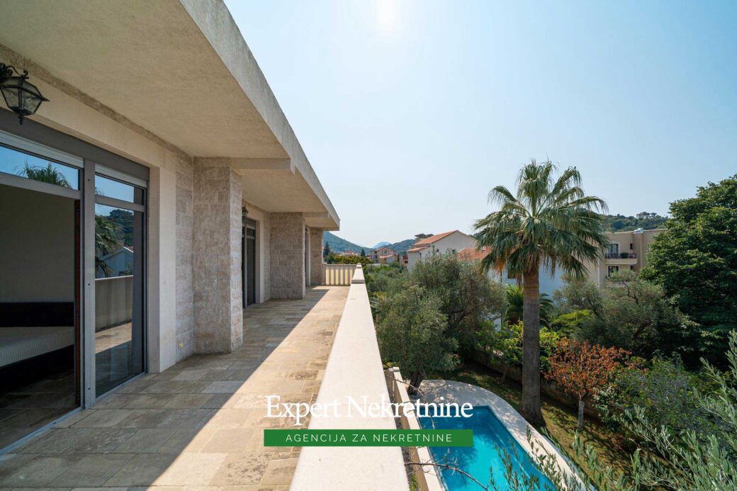 Luxury villa for sale in Budva Riviera