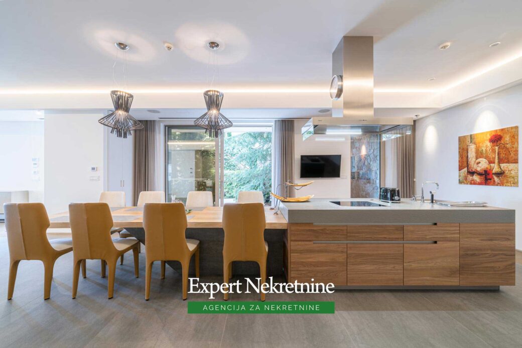 Prodaje se luksuzni apartman u Dukley Gardens