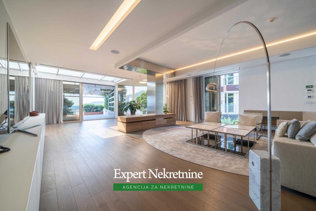 Prodaje se luksuzni apartman u Dukley Gardens