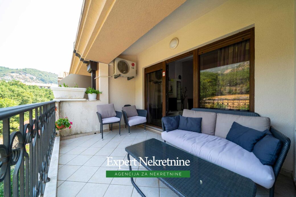 Prodaje se apartman u Budvi