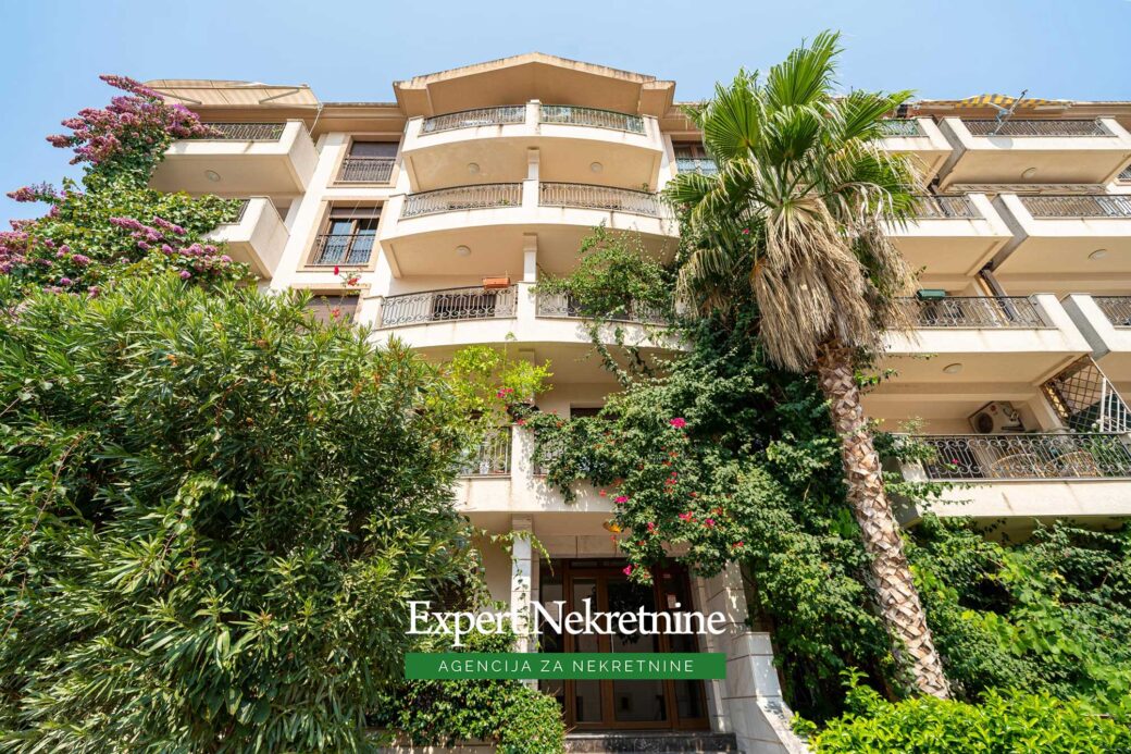 Prodaje se apartman u Budvi