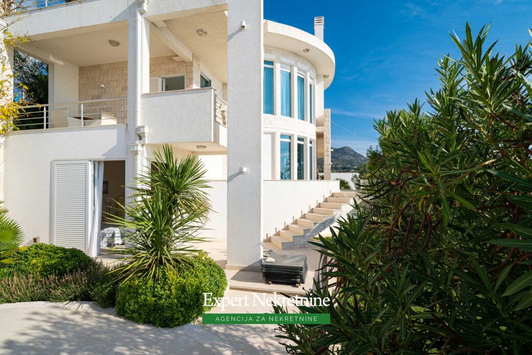 Luxury villa for sale in Bar