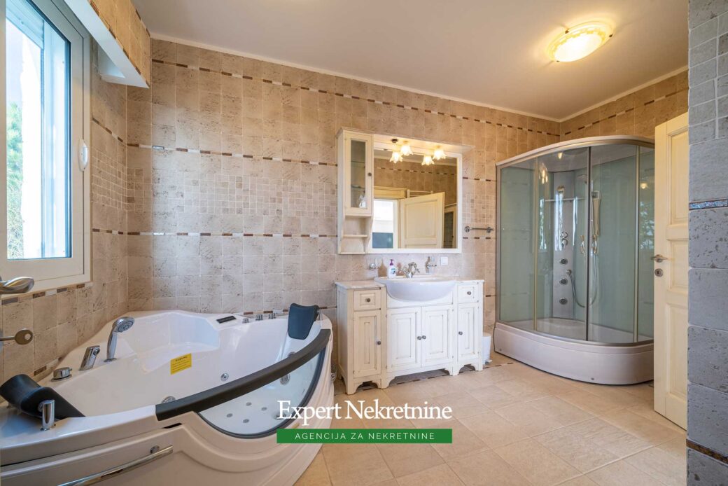 Luxury villa for sale in Bar