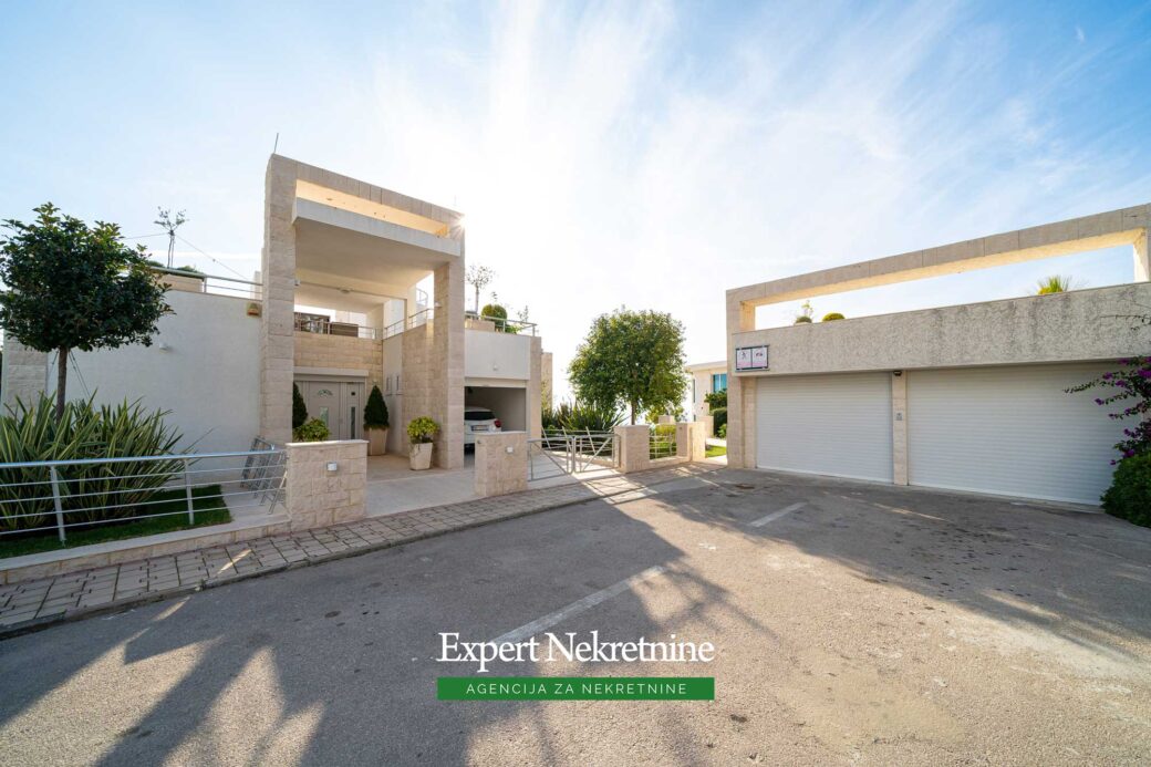 Luxury villa for sale in Bar