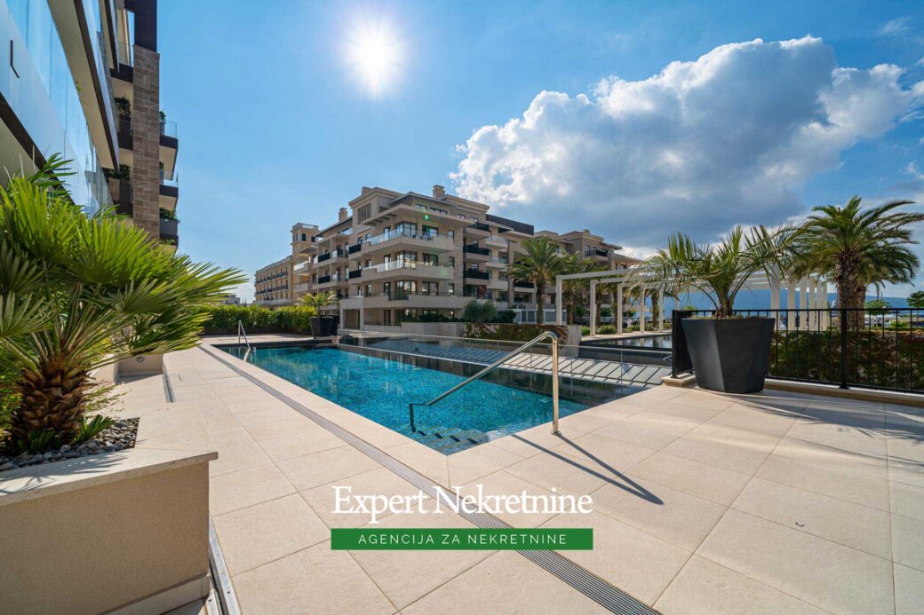 Prodaje se luksuzni apartman u Porto Montenegro