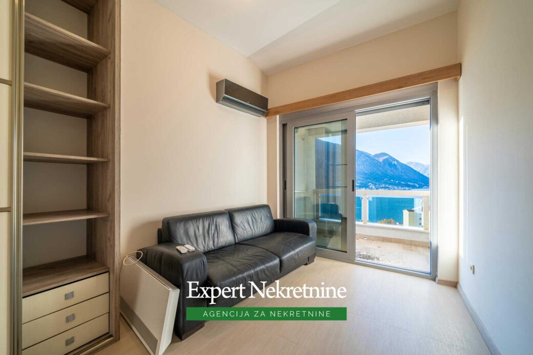 Prodaje se apartman u Dobroti