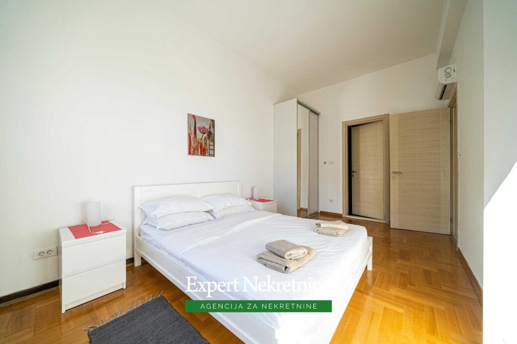 Prodaje se apartman u Boki Kotorskoj