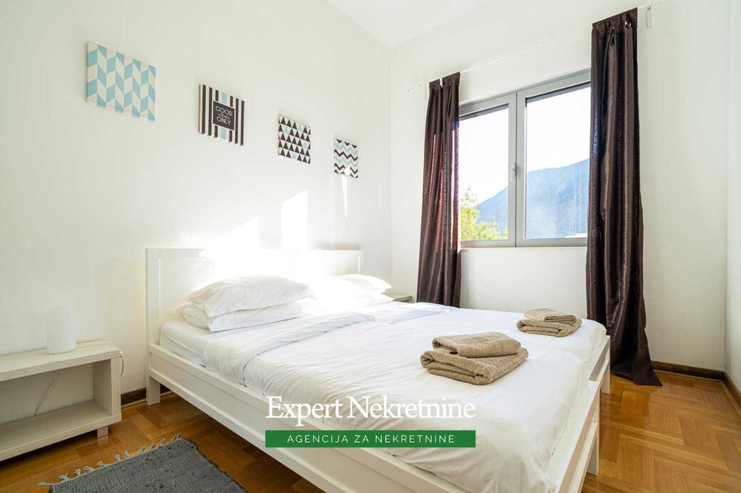Prodaje se apartman u Boki Kotorskoj