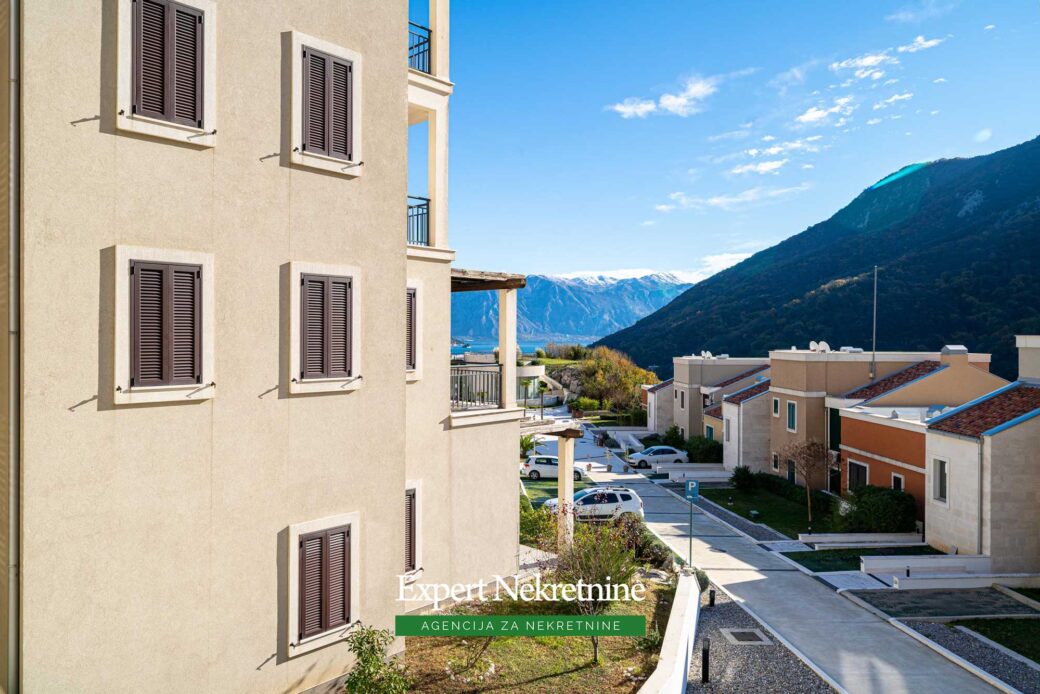 Apartment for sale in Kotor Bay