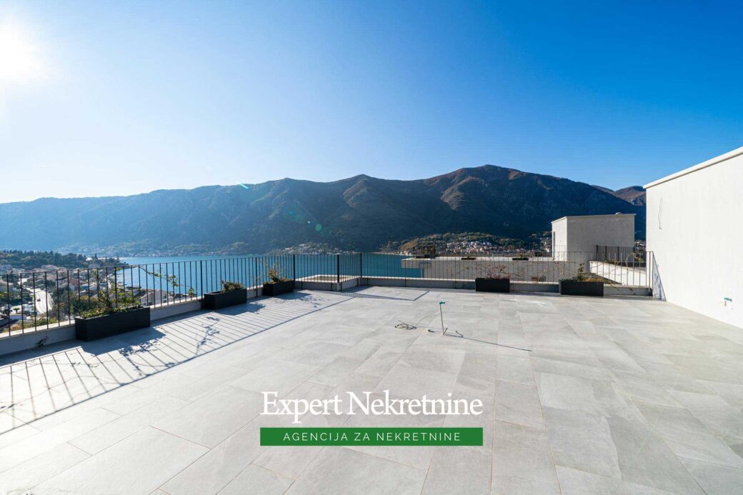 Penthouse for sale in Bay of Kotor