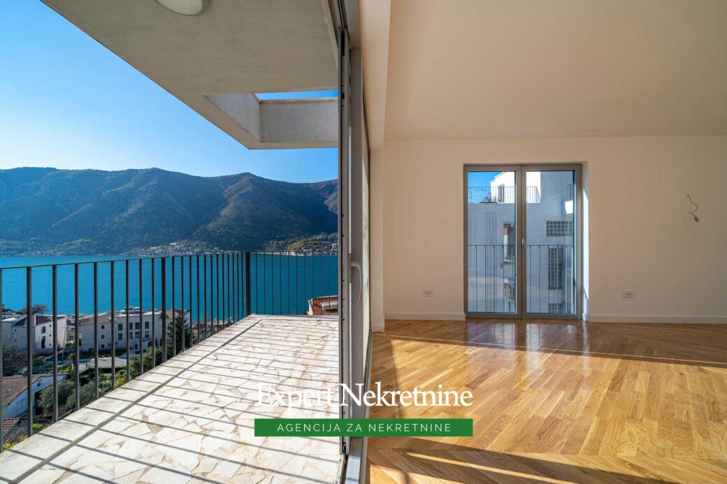 Penthouse for sale in Bay of Kotor