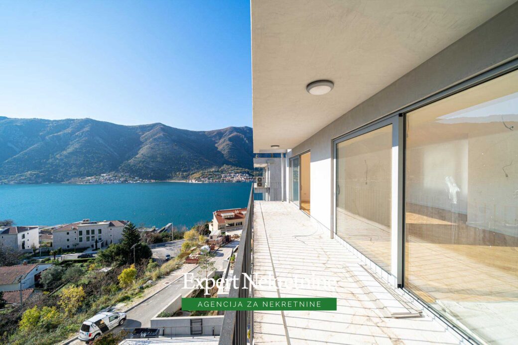 Penthouse for sale in Bay of Kotor