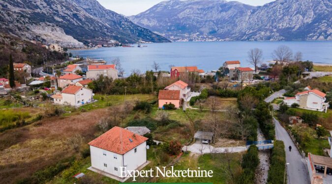 House for sale in Kotor Bay