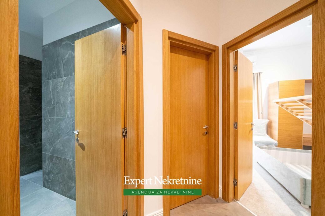Luxury-four-bedroom-apartment-for-sale-in-Kotor (17)