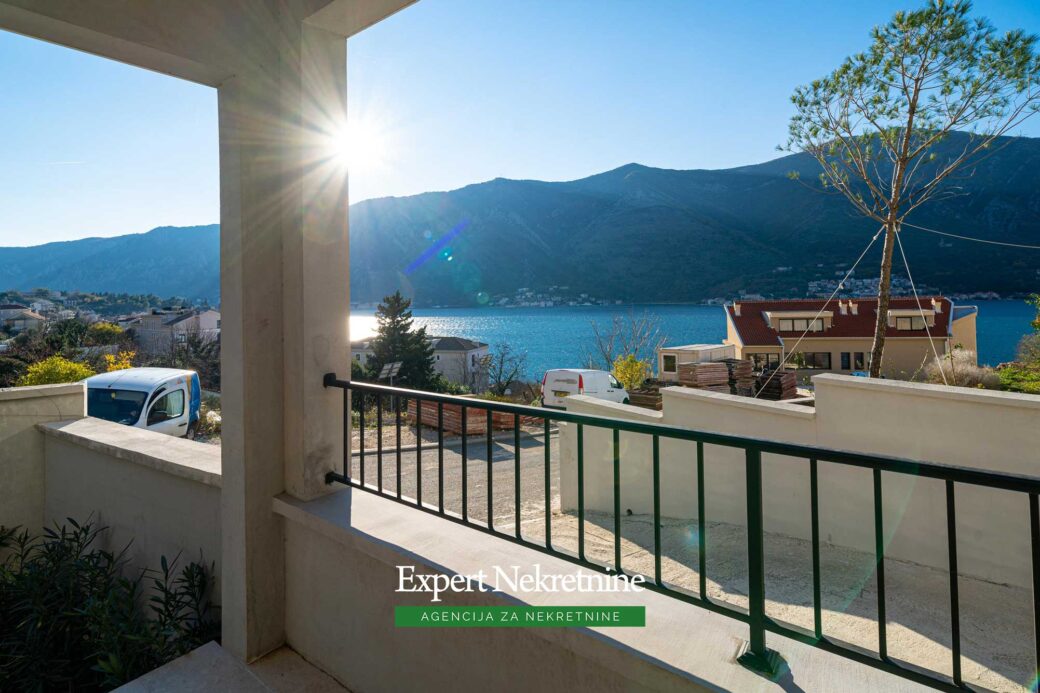 Luxury-four-bedroom-apartment-for-sale-in-Kotor (26)