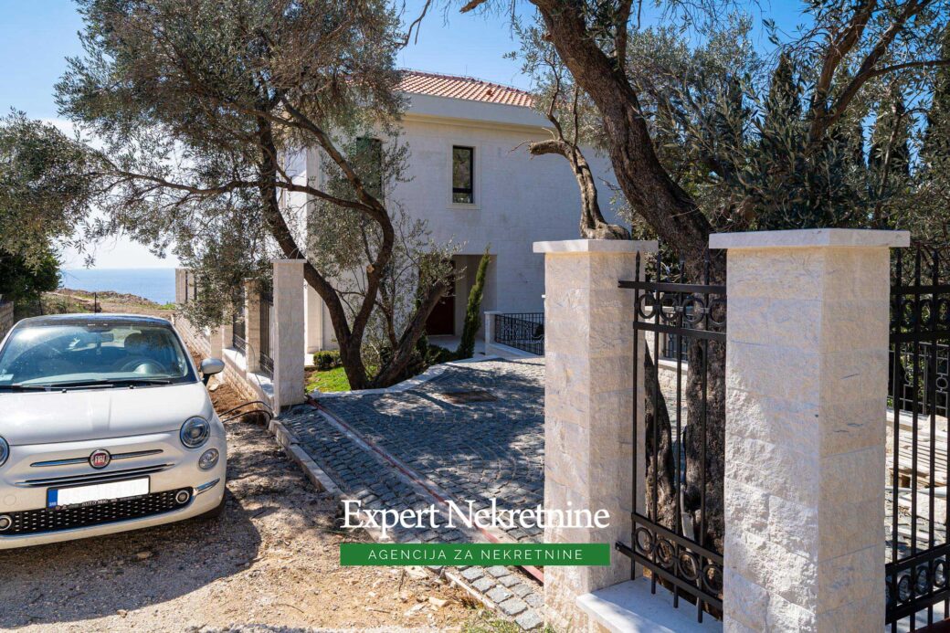 Luxury villa for sale in Budva Riviera