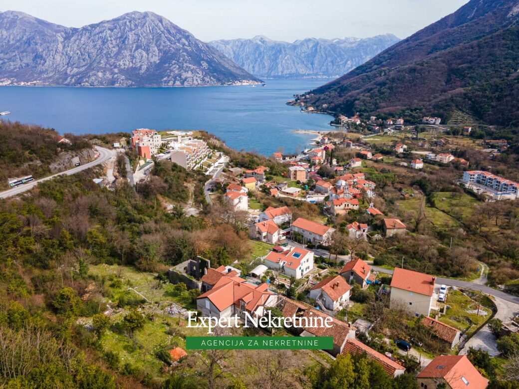 Old stone house for sale in Bay of Kotor