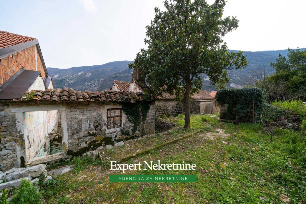 Old stone house for sale in Bay of Kotor