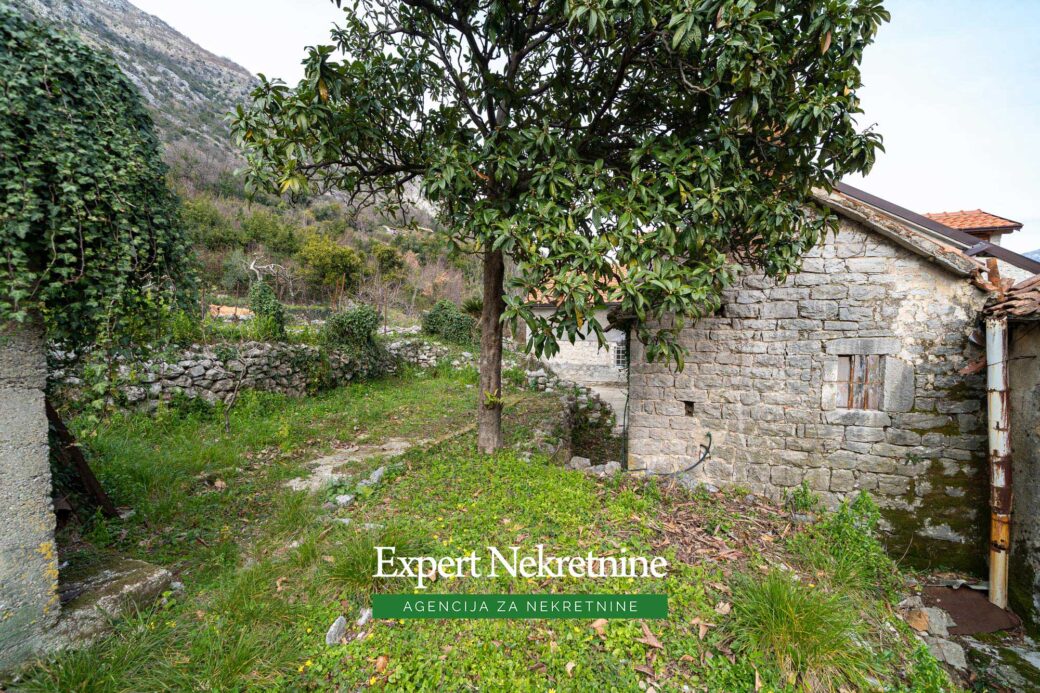 Old stone house for sale in Bay of Kotor