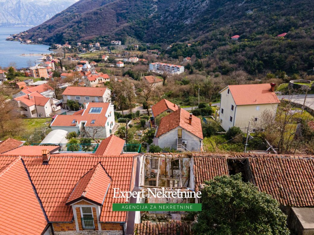 Old stone house for sale in Bay of Kotor