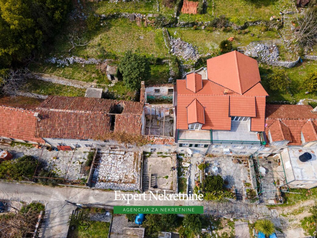 Old stone house for sale in Bay of Kotor