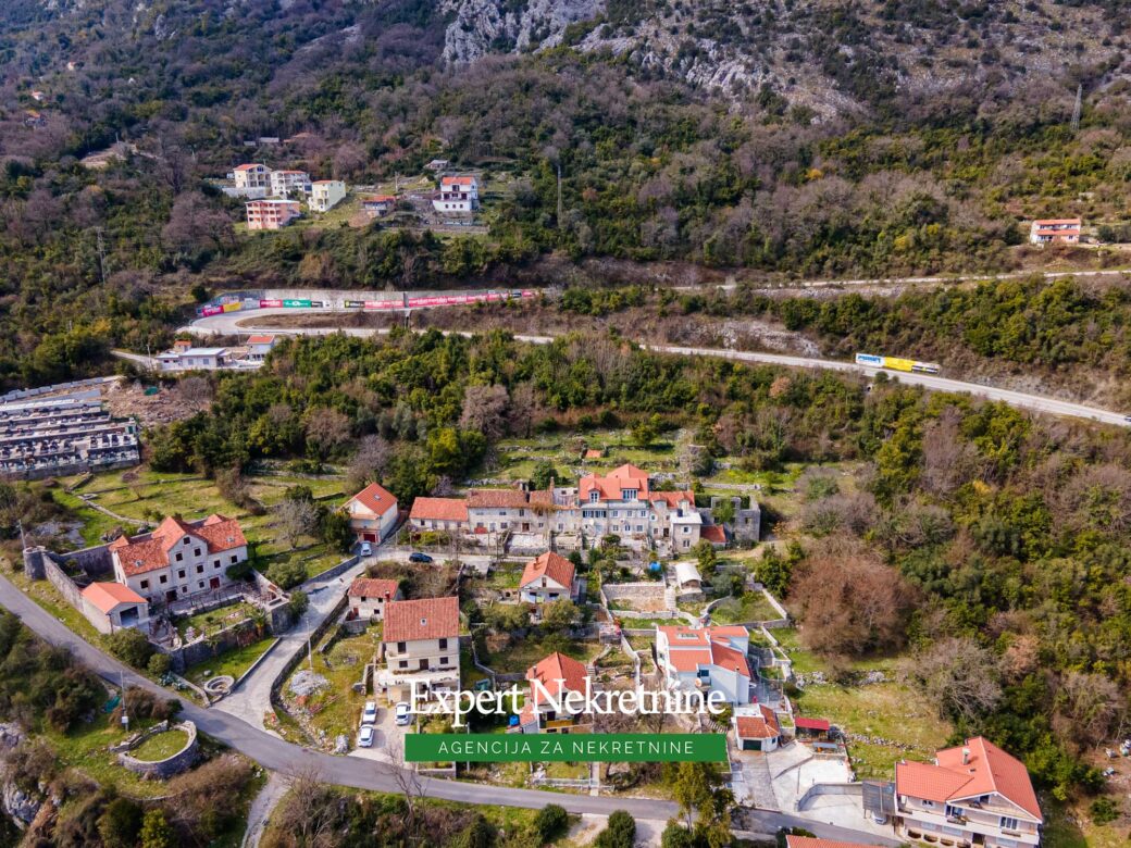 Old stone house for sale in Bay of Kotor