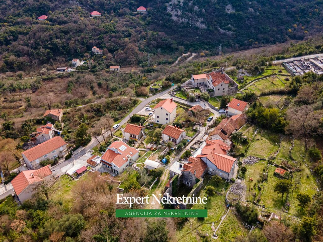 Old stone house for sale in Bay of Kotor