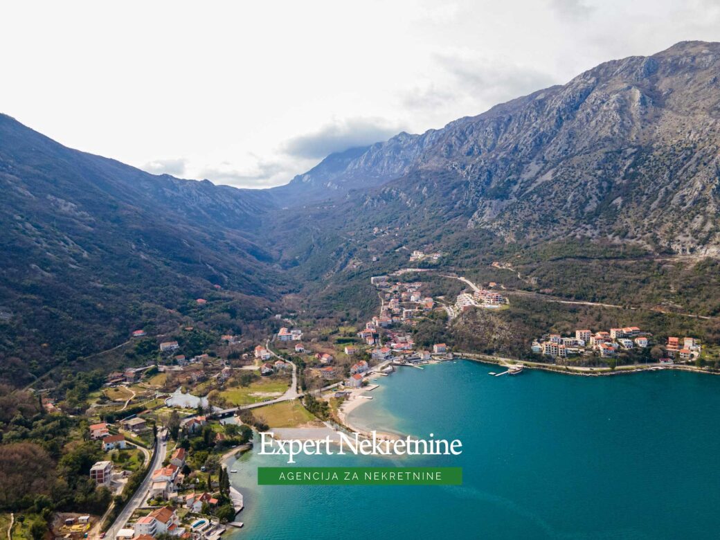 Old stone house for sale in Bay of Kotor