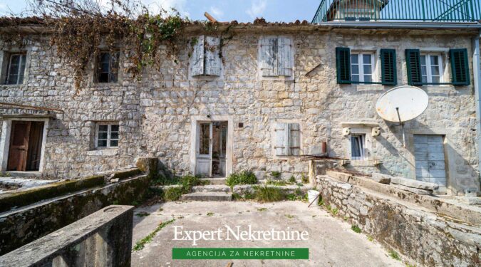 Old stone house for sale in Bay of Kotor