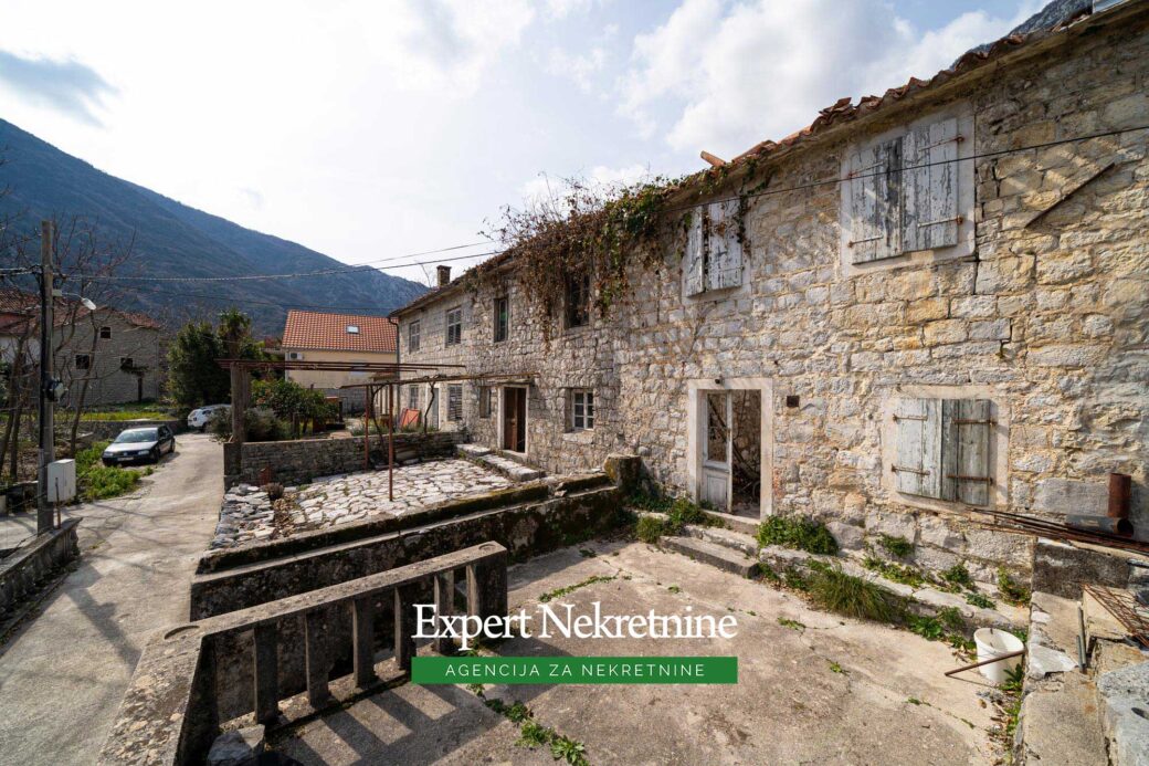 Old stone house for sale in Bay of Kotor