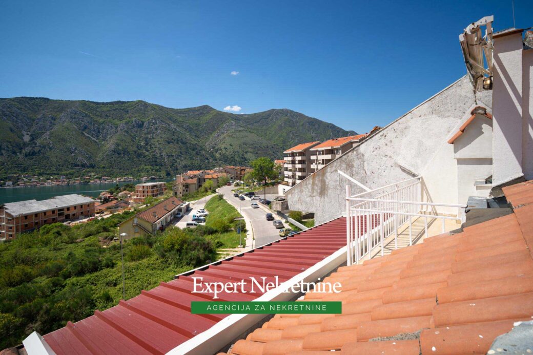 Two bedroom apartment for sale in Dobrota