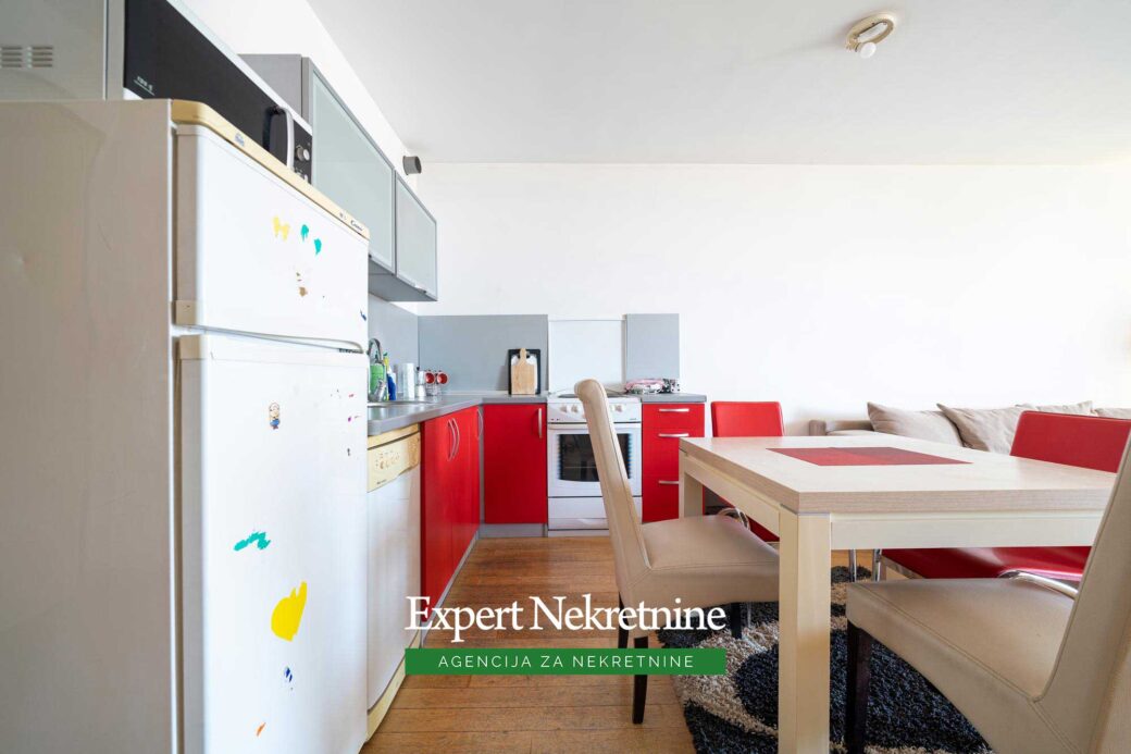 Prodaje se apartman u Budvi