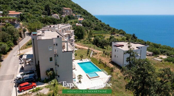 Penthouse wtih swimming pool for sale in Budva riviera