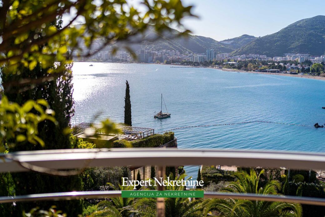 Luxury penthouse for sale in Budva