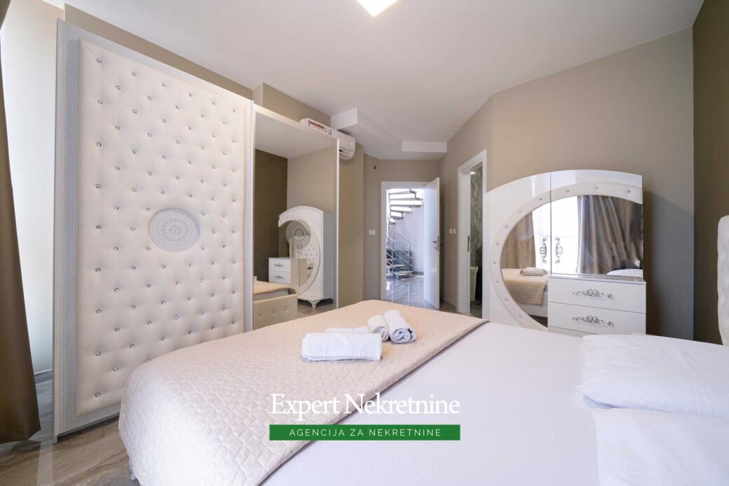 Penthouse for sale in Rafailovici