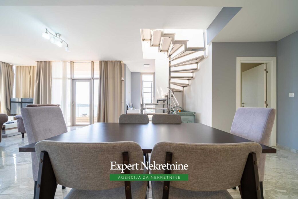 Penthouse for sale in Rafailovici