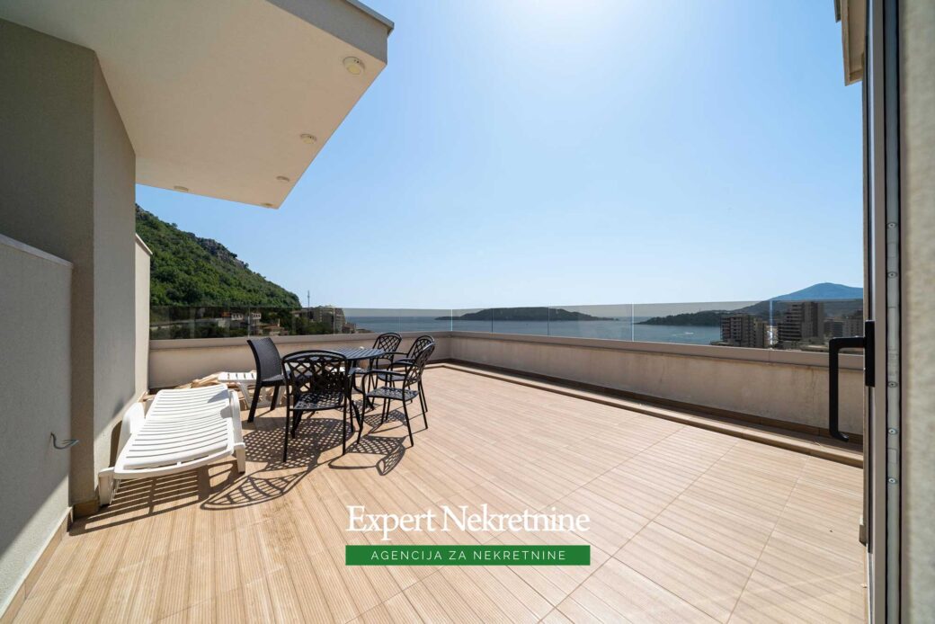 Penthouse for sale in Rafailovici