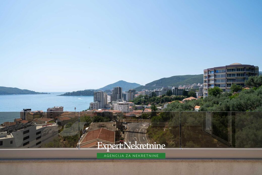 Penthouse for sale in Rafailovici