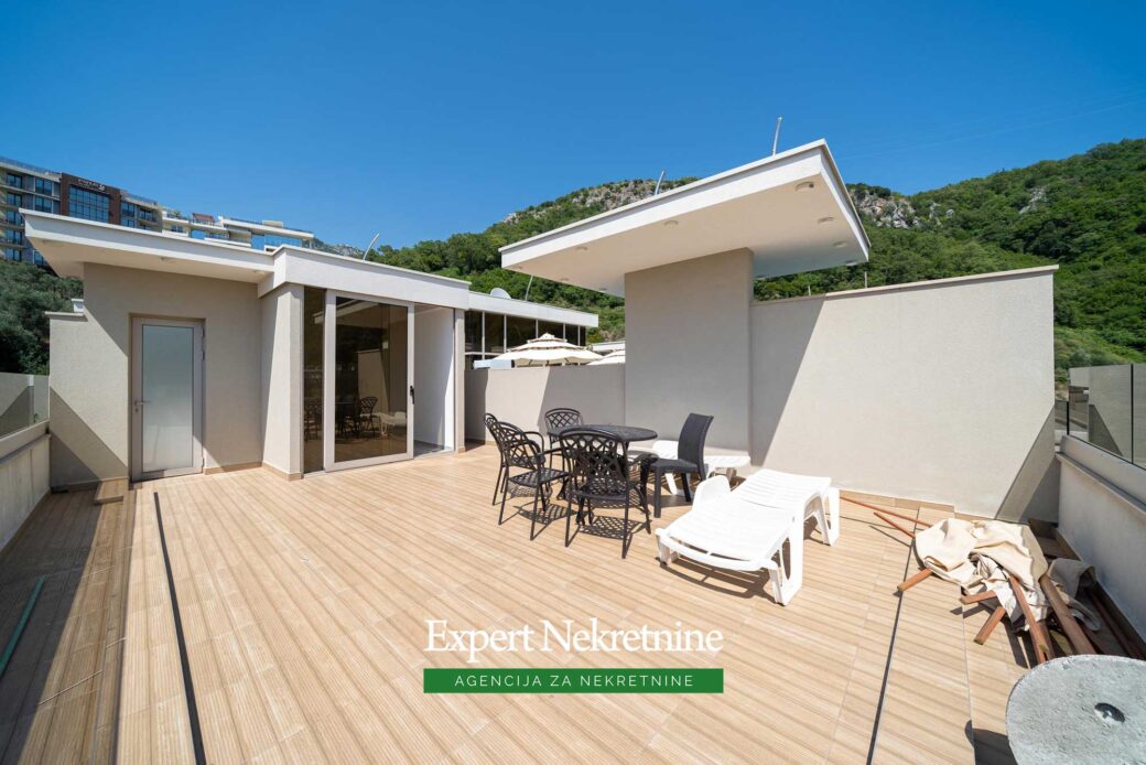 Penthouse for sale in Rafailovici