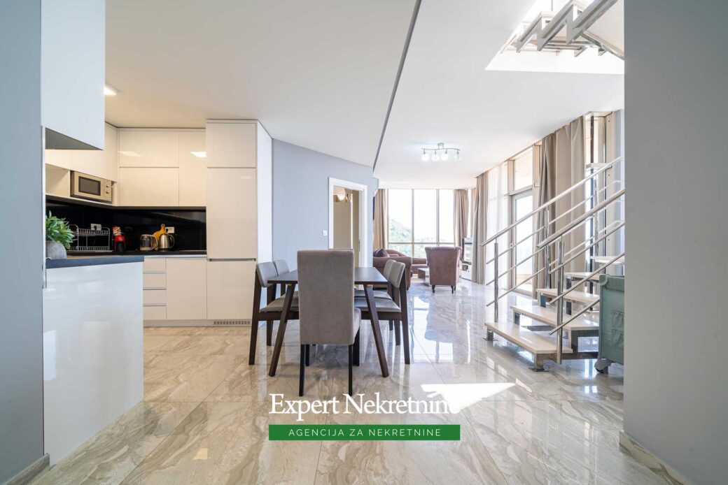 Prodaje se penthouse apartman u Budvi